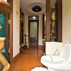 Jacuzzi Villa | Bathroom | Free toiletries, hair dryer, bathrobes, slippers