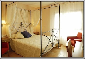 Individually furnished, blackout curtains, soundproofing, free WiFi - Hotel Era Conte (Bierge)