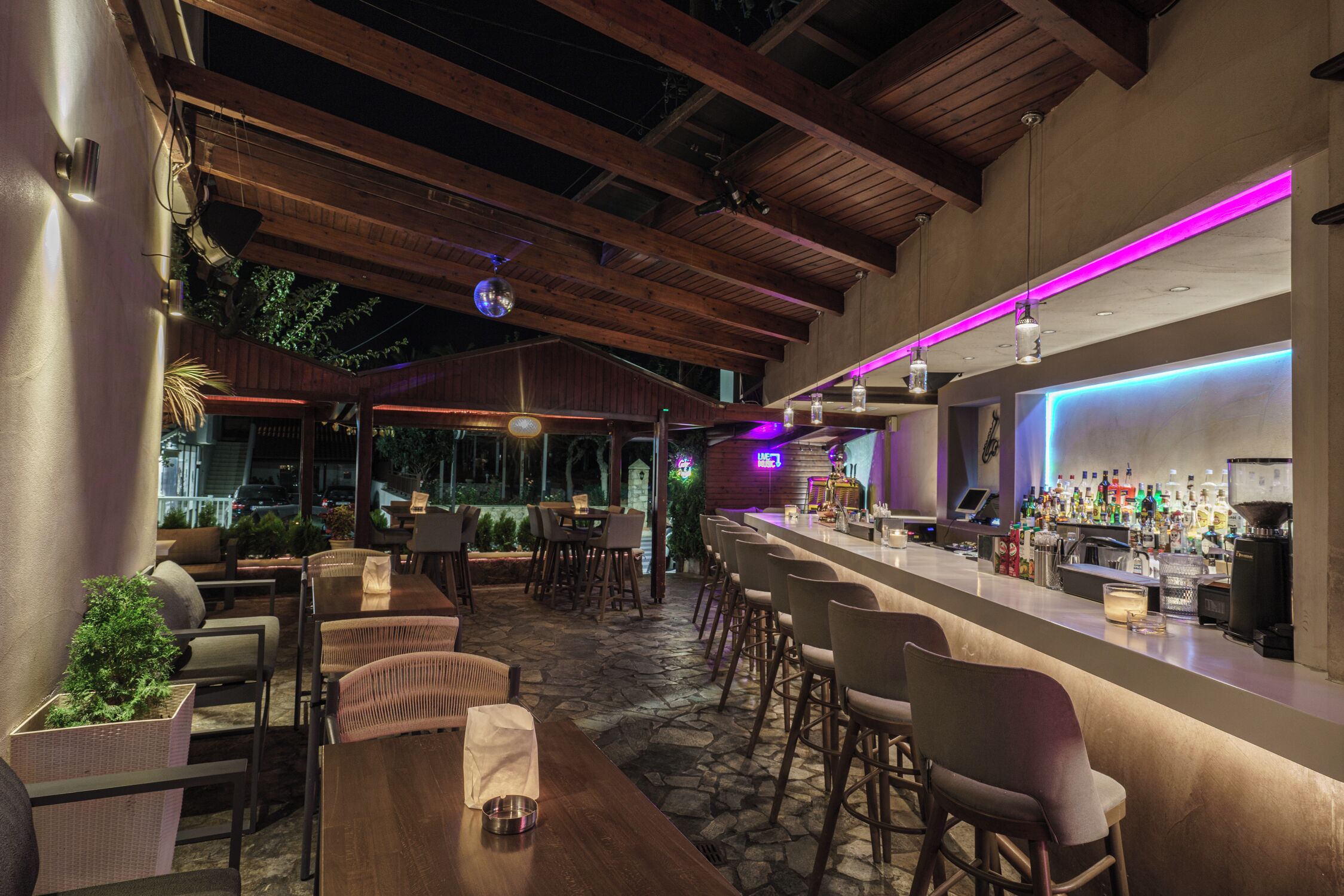 Bar (en la propiedad)