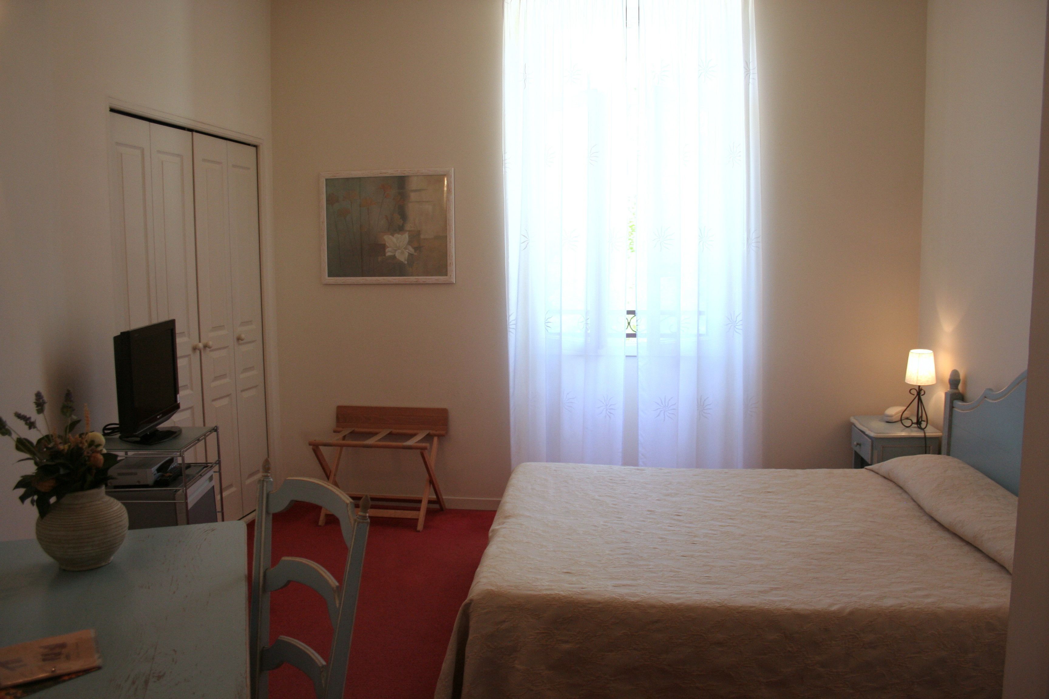 comfort double | premium bedding, minibar, desk, soundproofing