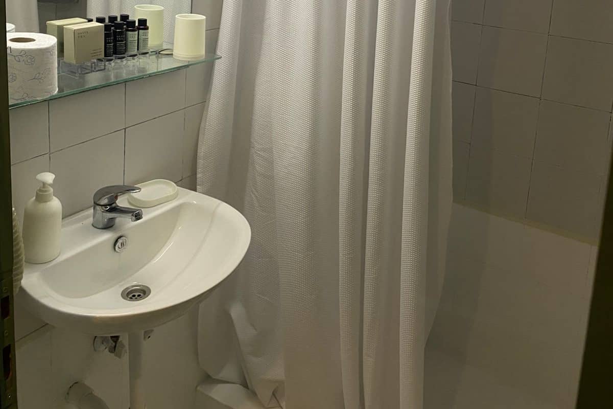 Economy Twin Studio Partial Sea View | Badrum | Dusch, lyxtoalettartiklar, hÄrtork och badrock