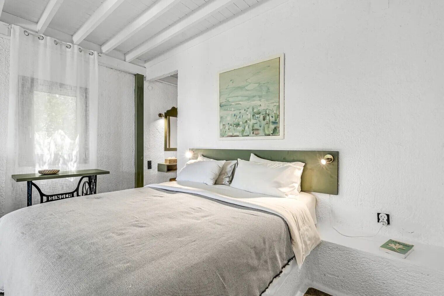 Copriletto in piuma, una cassaforte in camera, postazione laptop