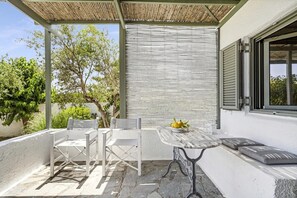 Down comforters, in-room safe, laptop workspace, soundproofing