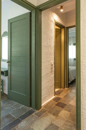 Down duvets, in-room safe, laptop workspace, soundproofing - Niriides Villas (East Mani)
