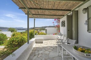 Two Bedroom Bungalow with Sea View | Terrace/patio