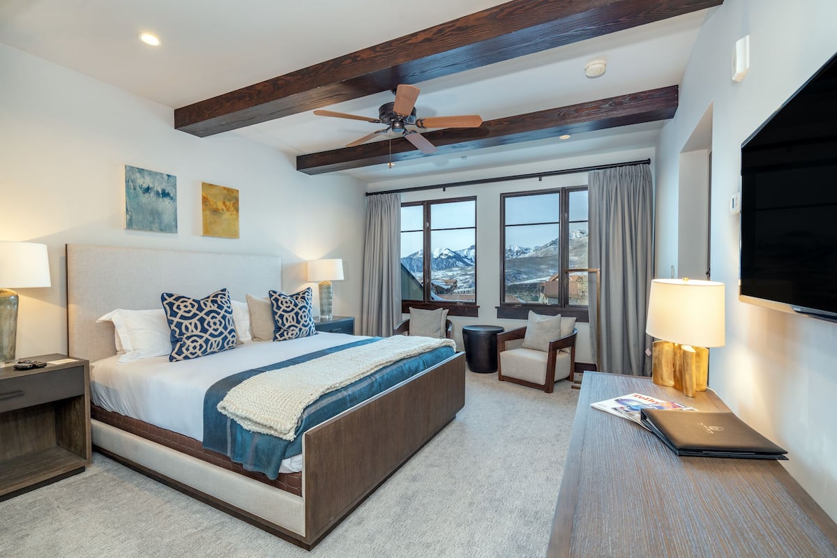 Two Bedroom Suite | 1 kamar tidur, seprai katun Mesir, seprai premium, dan brankas