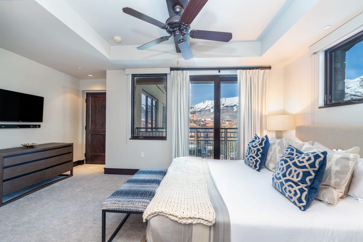 Studio Deluks, 1 Tempat Tidur King | 1 kamar tidur, seprai katun Mesir, seprai premium, dan brankas