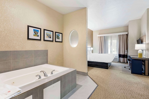 Desk, iron/ironing board, rollaway beds, free WiFi