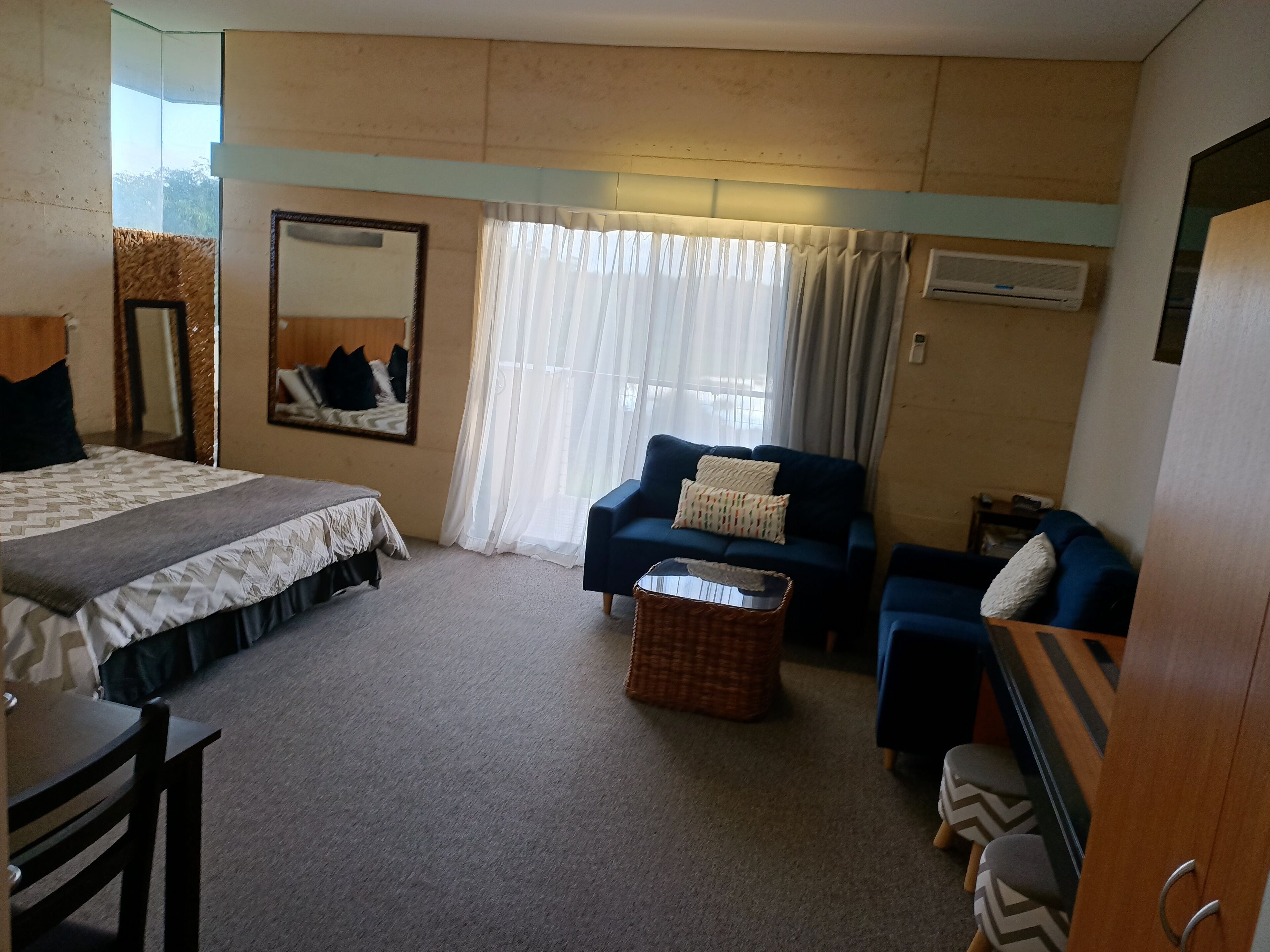 deluxe lakeside room | 1 bedroom, bed sheets