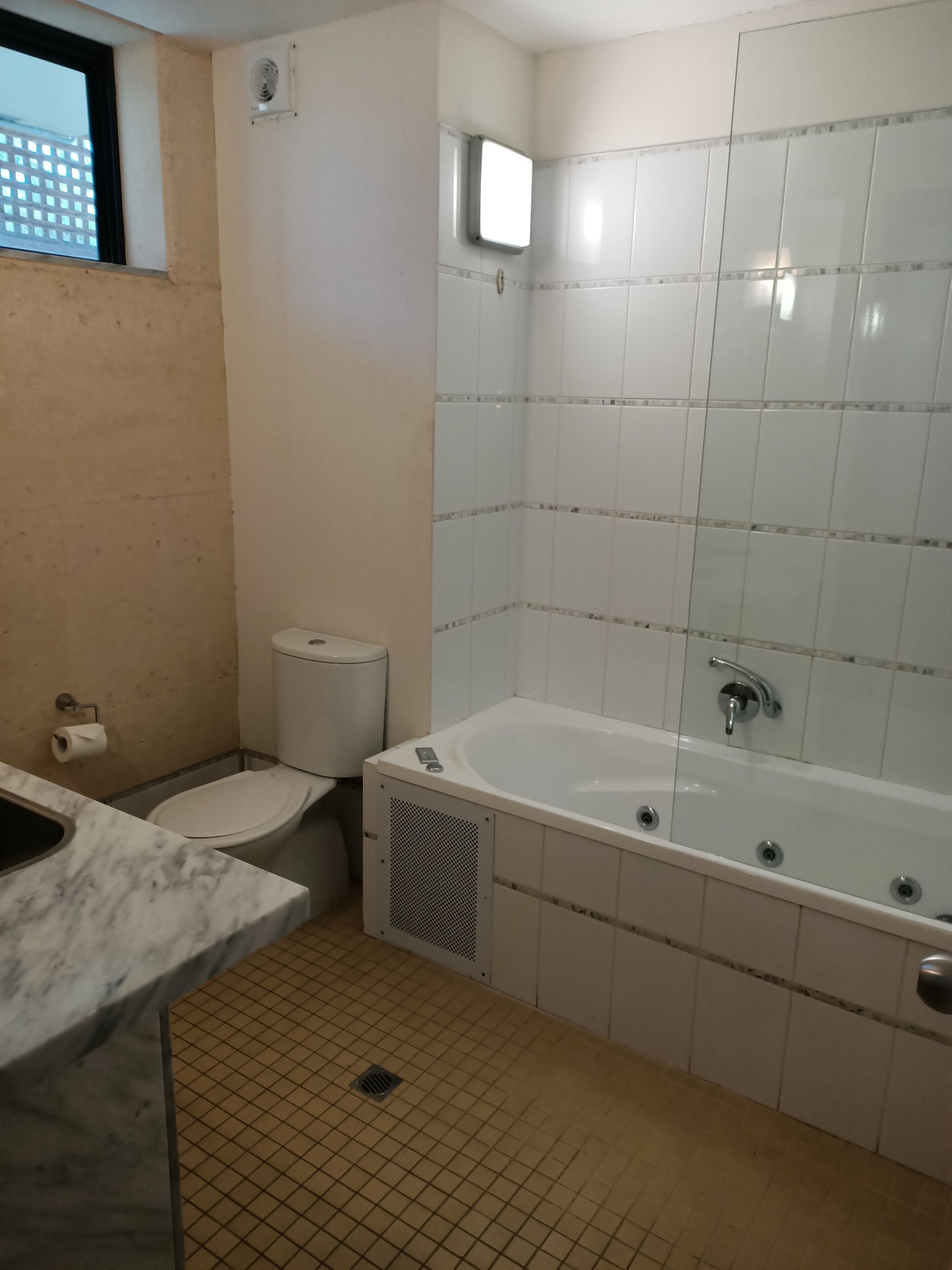 superior lakeside room | jetted bathtub