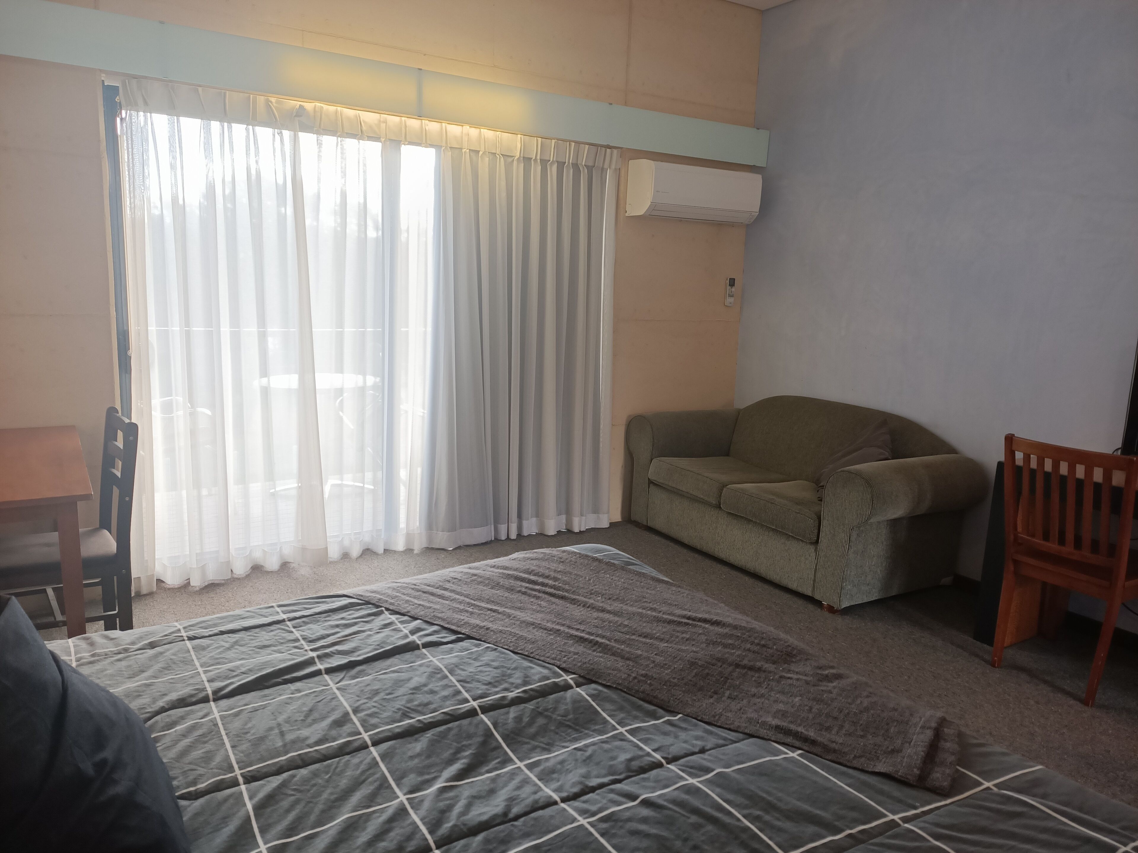 standard lakeside room | 1 bedroom, bed sheets