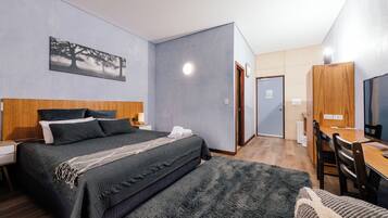 Quarto casal standard, 1 quarto, para não fumantes, sacada | Roupa de cama