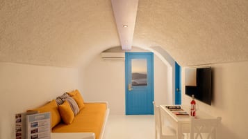 Suíte superluxo, banheira de hidromassagem (Abyssos Caldera Sea and Sunset View) | 1 quarto, roupas de cama de algodão egípcio, roupas de cama premium