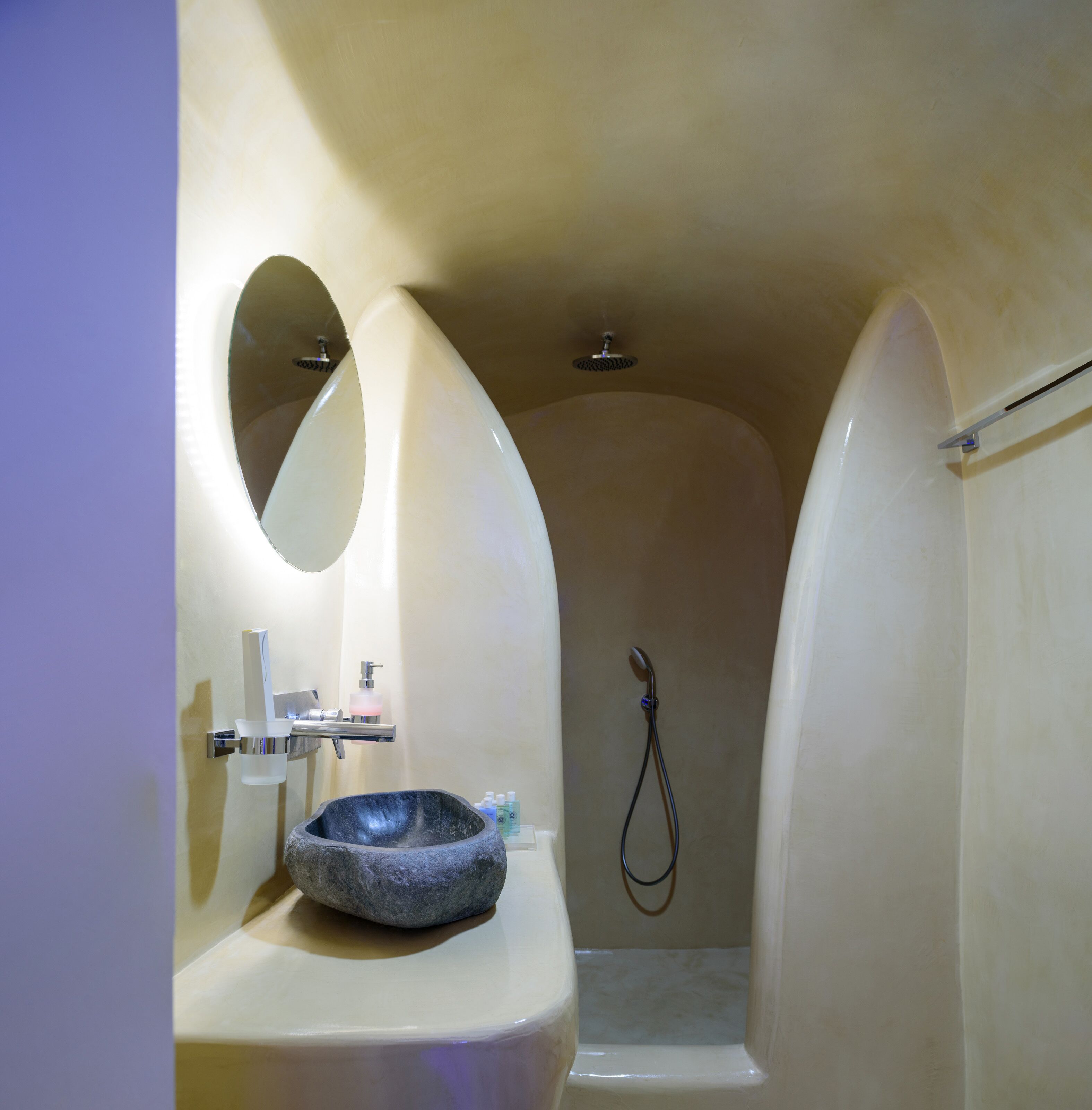 comfort suite, jetted tub (cave caldera sea and sunset view) | bathroom | shower, rainfall showerhead, designer toiletries, hair dryer