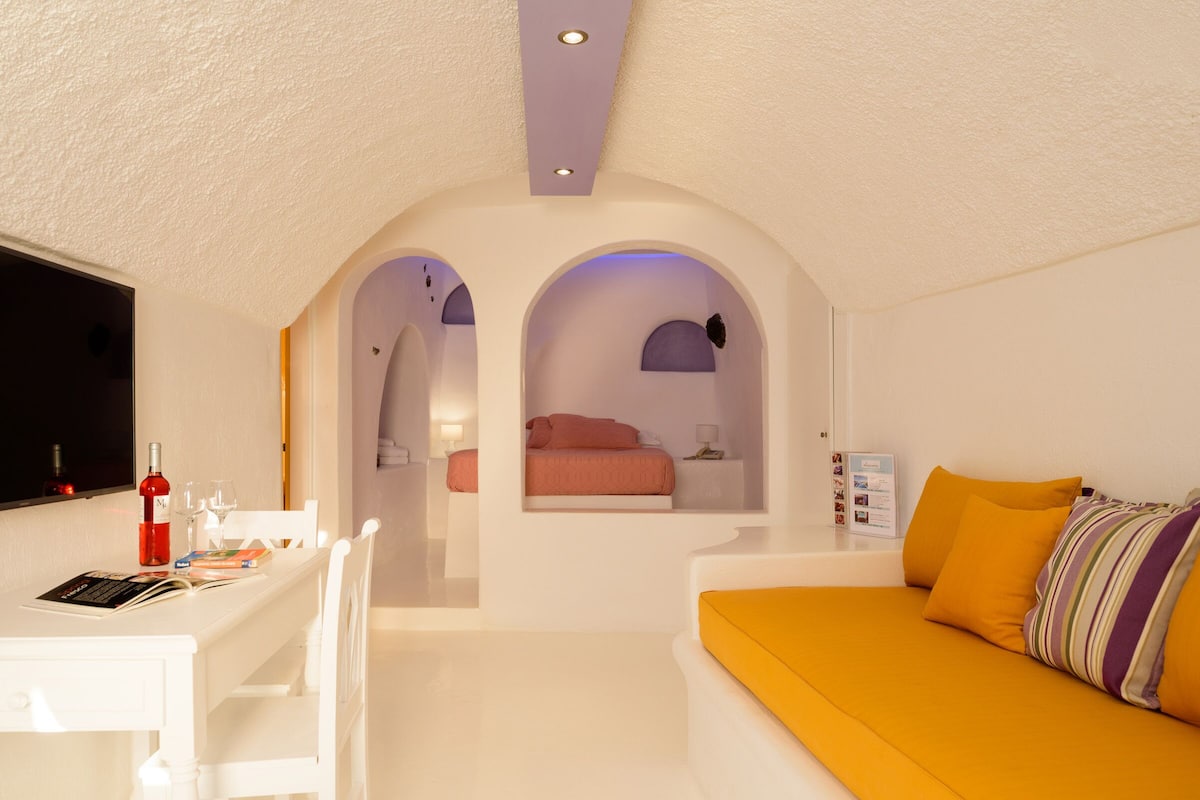 Luxury Suite, Jetted Tub (Abyssos Caldera Sea and Sunset View) | 1 bedroom, Egyptian cotton sheets, premium bedding, Select Comfort beds