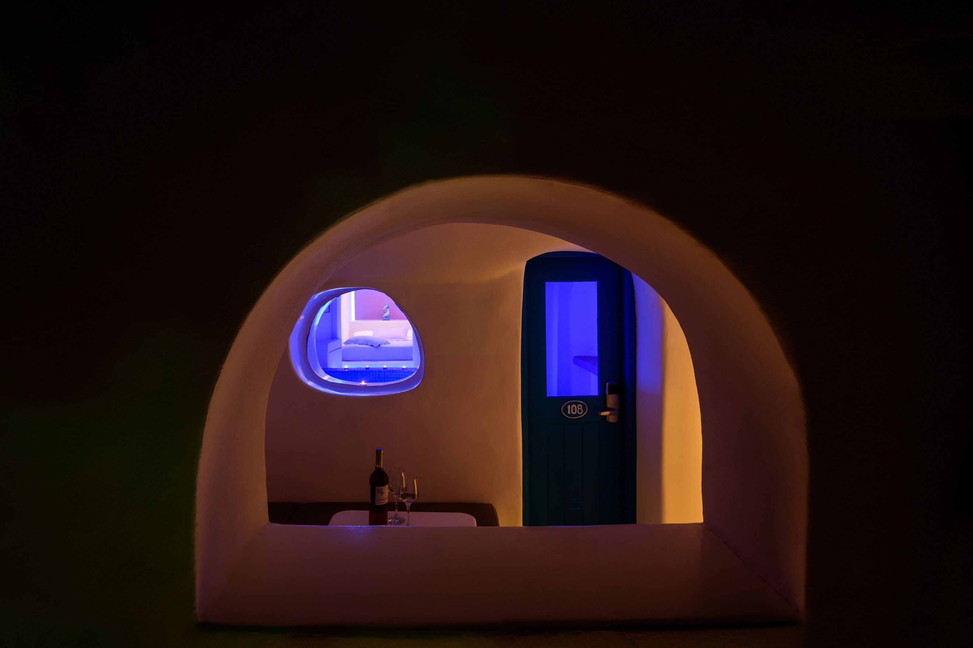 comfort suite, jetted tub (cave caldera sea and sunset view) | view from room