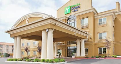 Holiday Inn Express & Suites Salinas by IHG