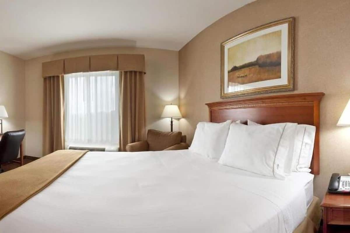 1 bedroom, in-room safe, desk, blackout curtains