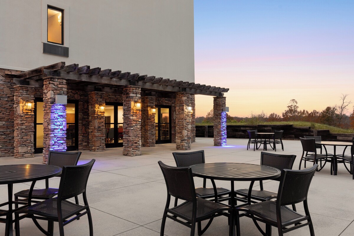 클레먼즈 (NC) Holiday Inn Express & Suites Lexington NW-The Vineyard by IHG 호텔 객실