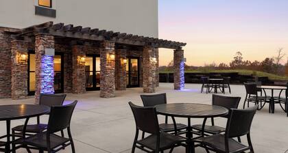 Holiday Inn Express & Suites Lexington NW-The Vineyard by IHG