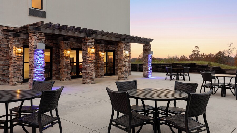 Holiday Inn Express & Suites Lexington NW-The Vineyard by IHG