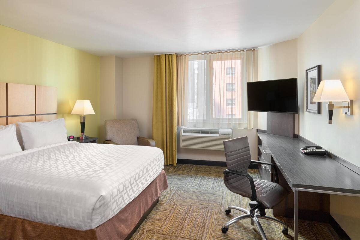 In-room safe, desk, iron/ironing board, WiFi (free)