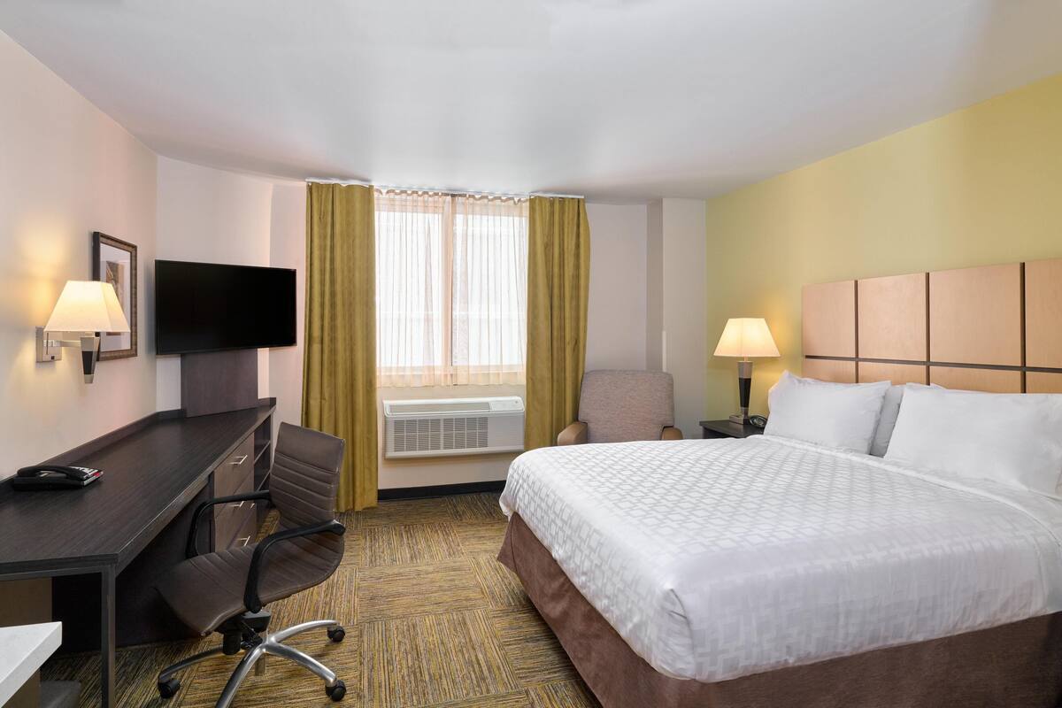 In-room safe, desk, iron/ironing board, WiFi (free)