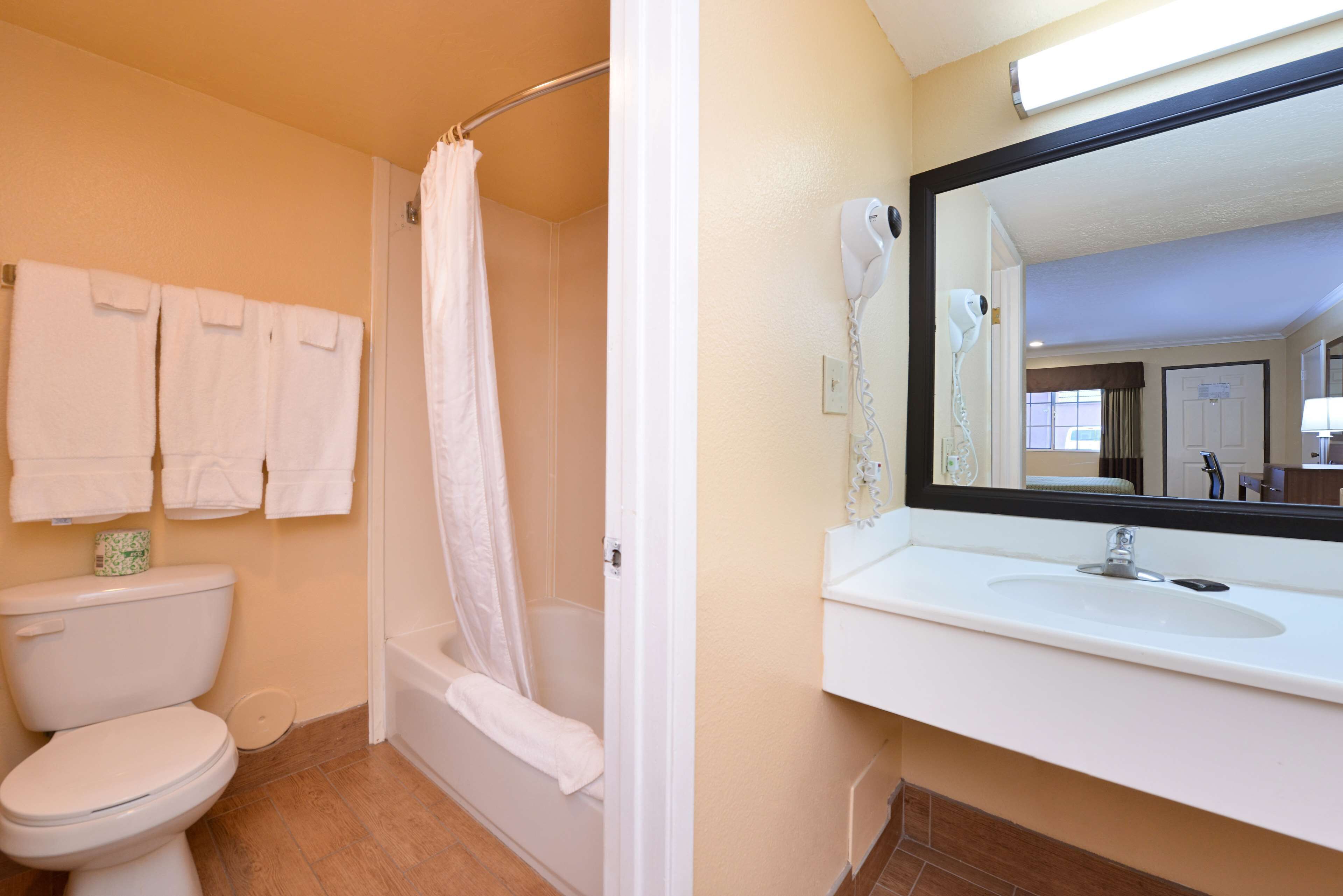 Photo - Americas Best Value Inn - Azusa/Pasadena