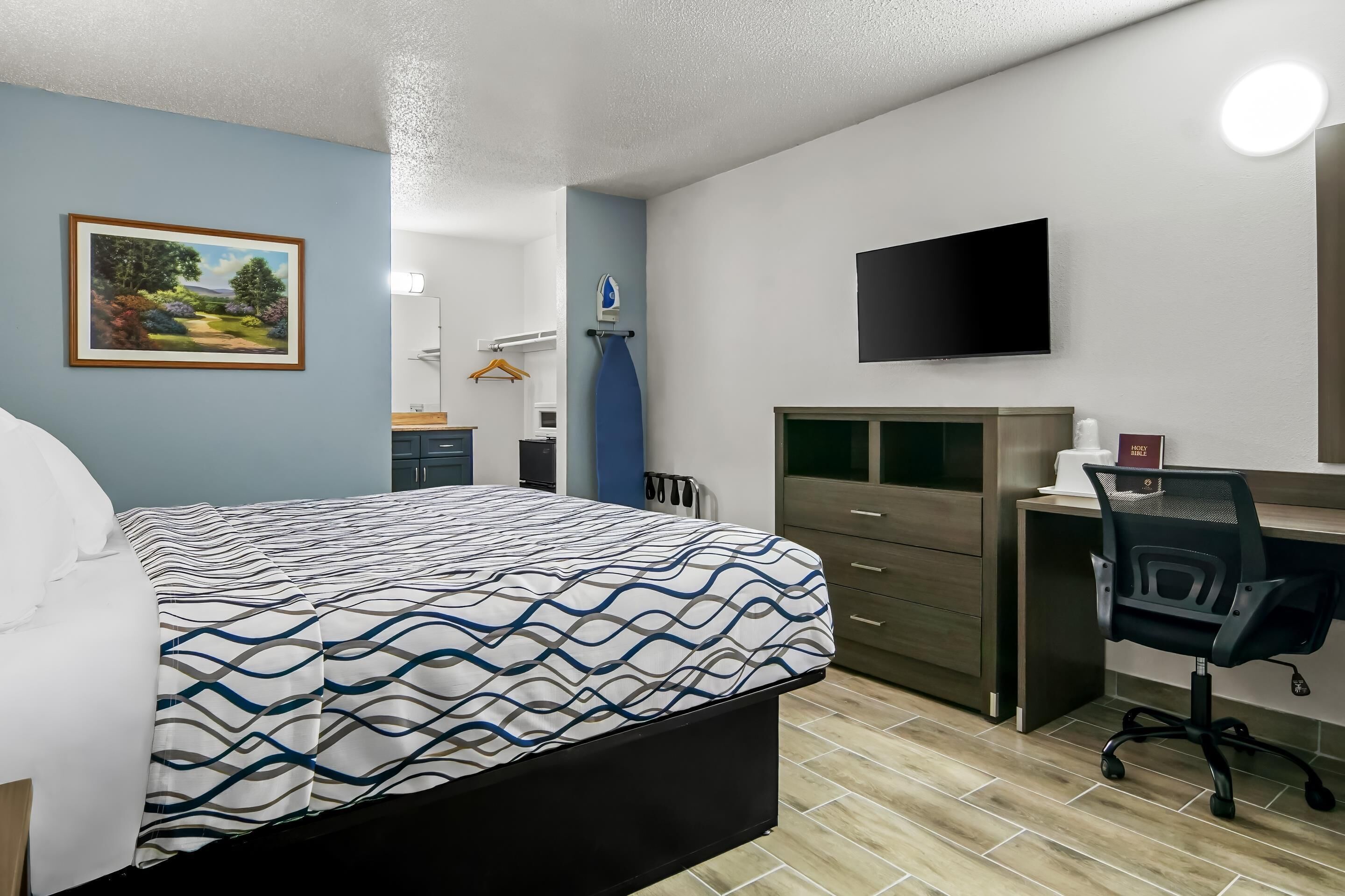 Habitación, 1 cama de matrimonio grande | Tabla de planchar con plancha y wifi gratis