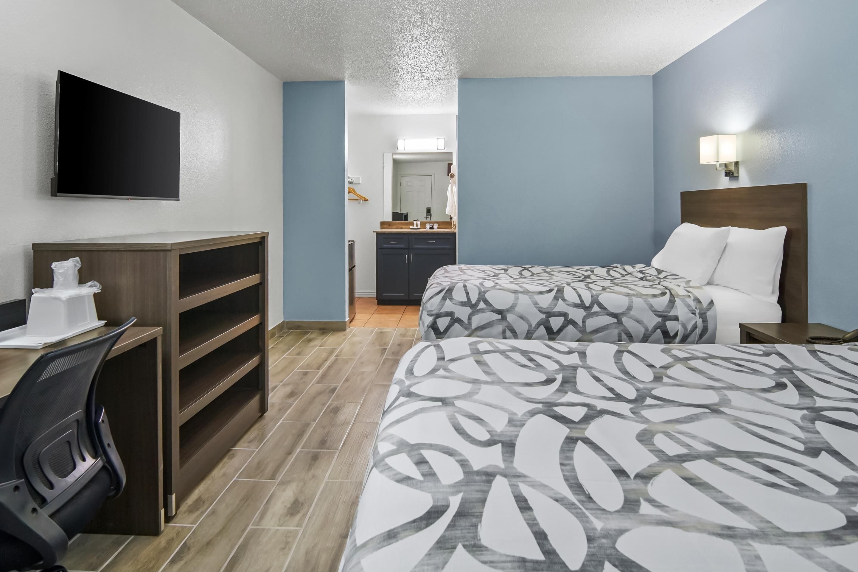 Room, 2 Double Beds | Iron/ironing board, free WiFi