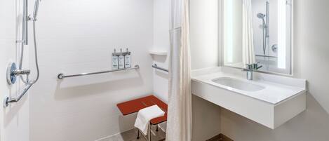 Standardzimmer, 2 Queen-Betten, barrierefrei (Mobility, Roll-In Shower) | Badezimmer