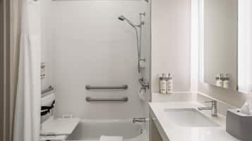 Combined shower/tub, free toiletries, hair dryer, towels