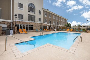 Outdoor pool - Holiday Inn Express Hotel & Suites New Iberia - Avery Island by IHG (New Iberia)