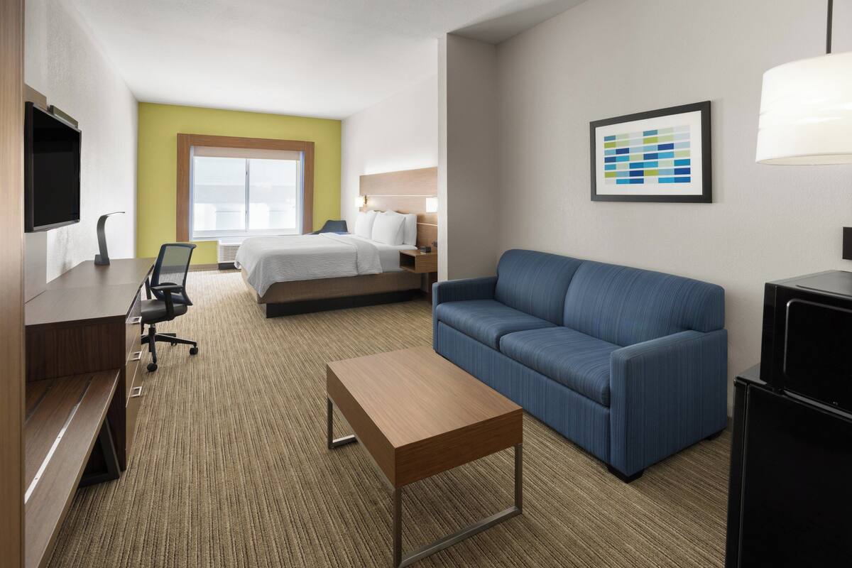 Room, 1 King Bed, Accessible (Mobility, Accessible Tub) | In-room safe, desk, blackout curtains, iron/ironing board