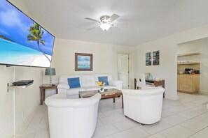 One Bedroom Apartment | Living area | Flat-screen TV - Soleado Hotel (Fort Lauderdale)