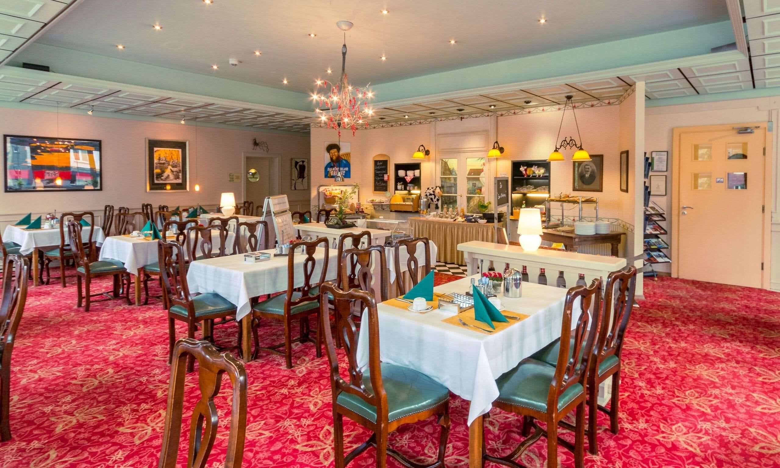 Petit déjeuner buffet servi en semaine (15.90 EUR par personne)