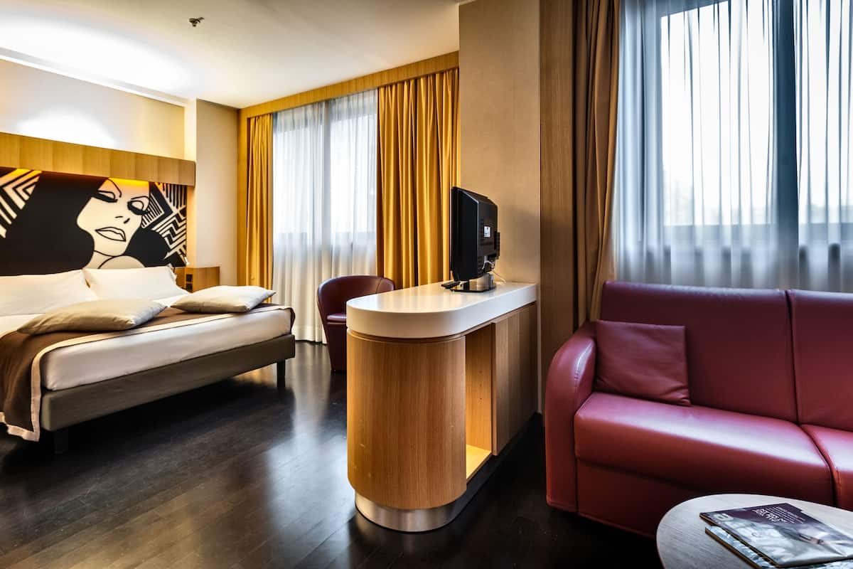 Suite, 1 kamar tidur (Living Area with Sofa) | 1 kamar tidur, seprai katun Mesir, dan seprai premium