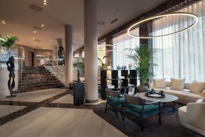 Lobby-Lounge