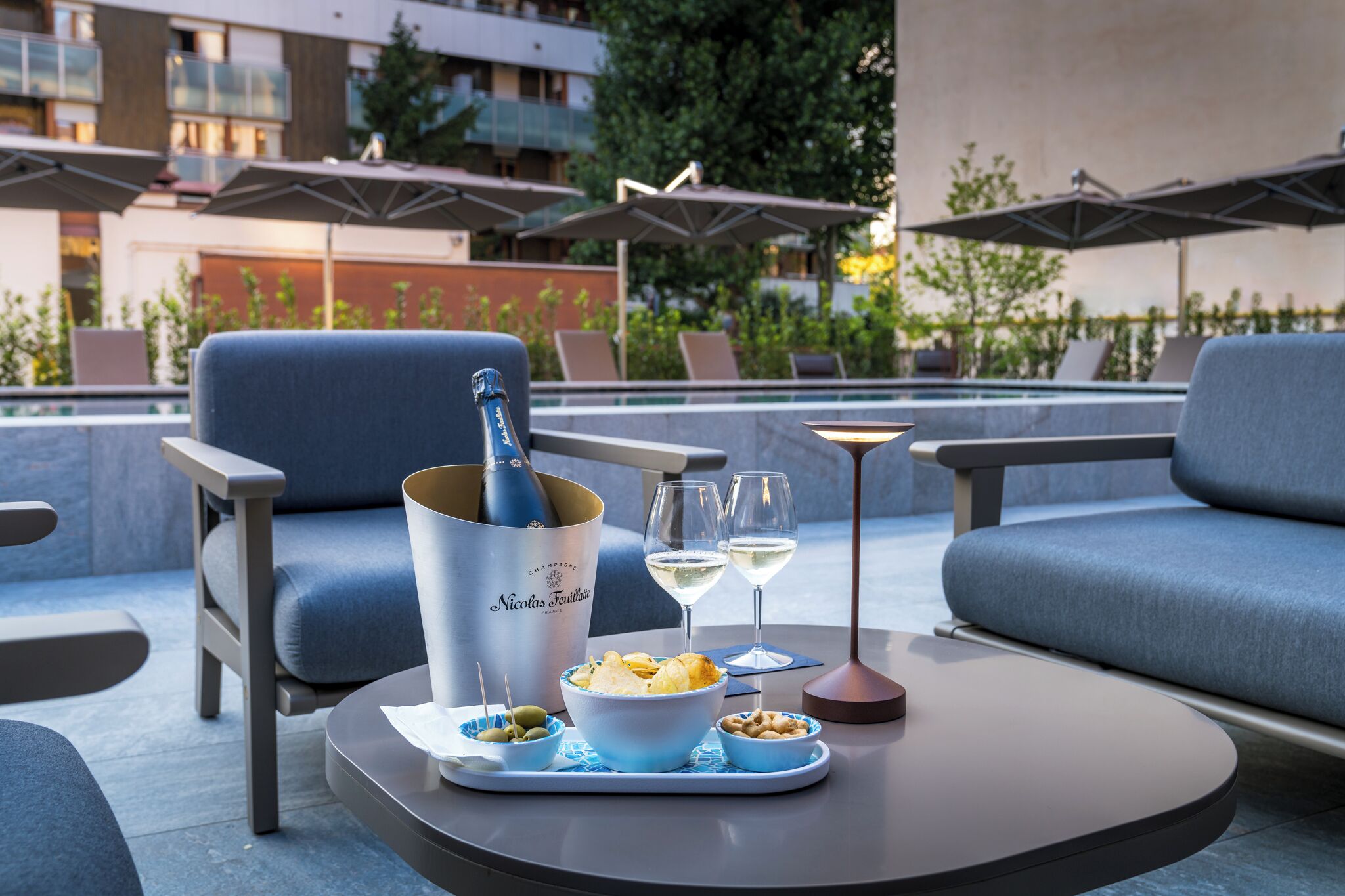 Bar en bord de piscine