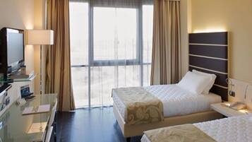 Draps italiens Frette, minibar, coffres-forts dans les chambres, bureau