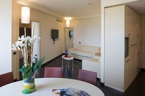 26-inch LED TV with digital channels, TV, first-run movies - Grand Hotel Mattei (Ravenna)