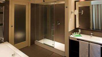 Hair dryer, slippers, bidet, towels