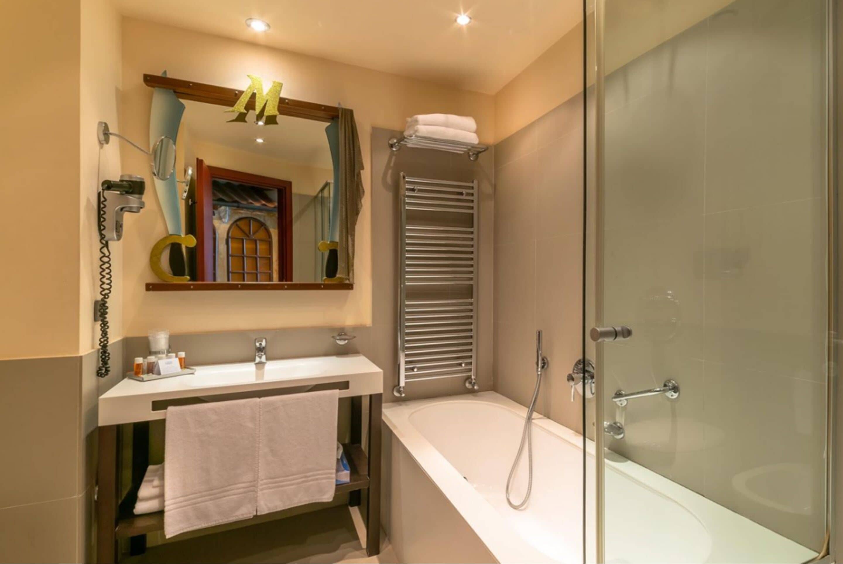 junior suite (family room - tema mirabilandia) | bathroom | hair dryer, slippers, bidet, towels