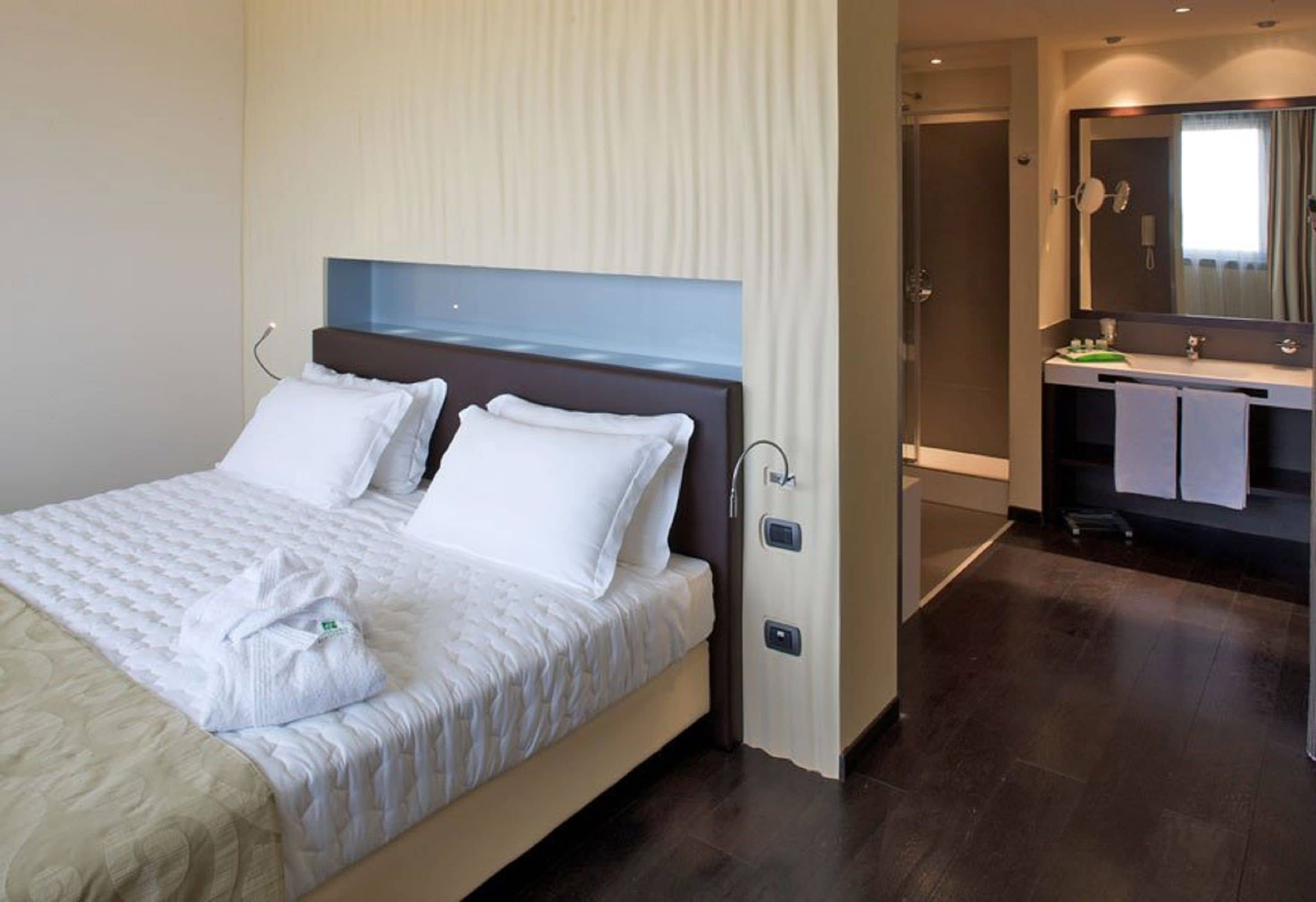 presidential suite | frette italian sheets, minibar, in-room safe, desk