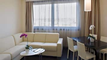 Frette Italian sheets, minibar, in-room safe, desk