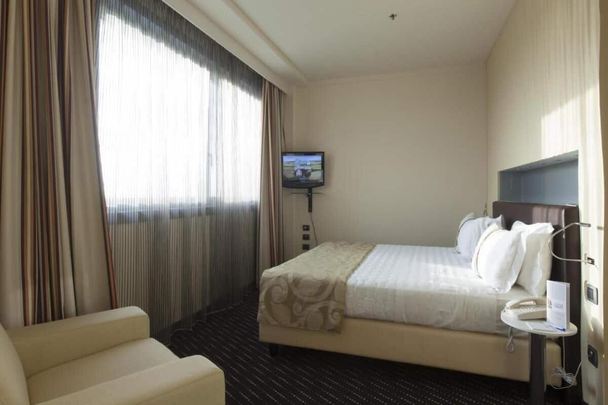 Sábanas italianas Frette, minibar y caja de seguridad en la habitación