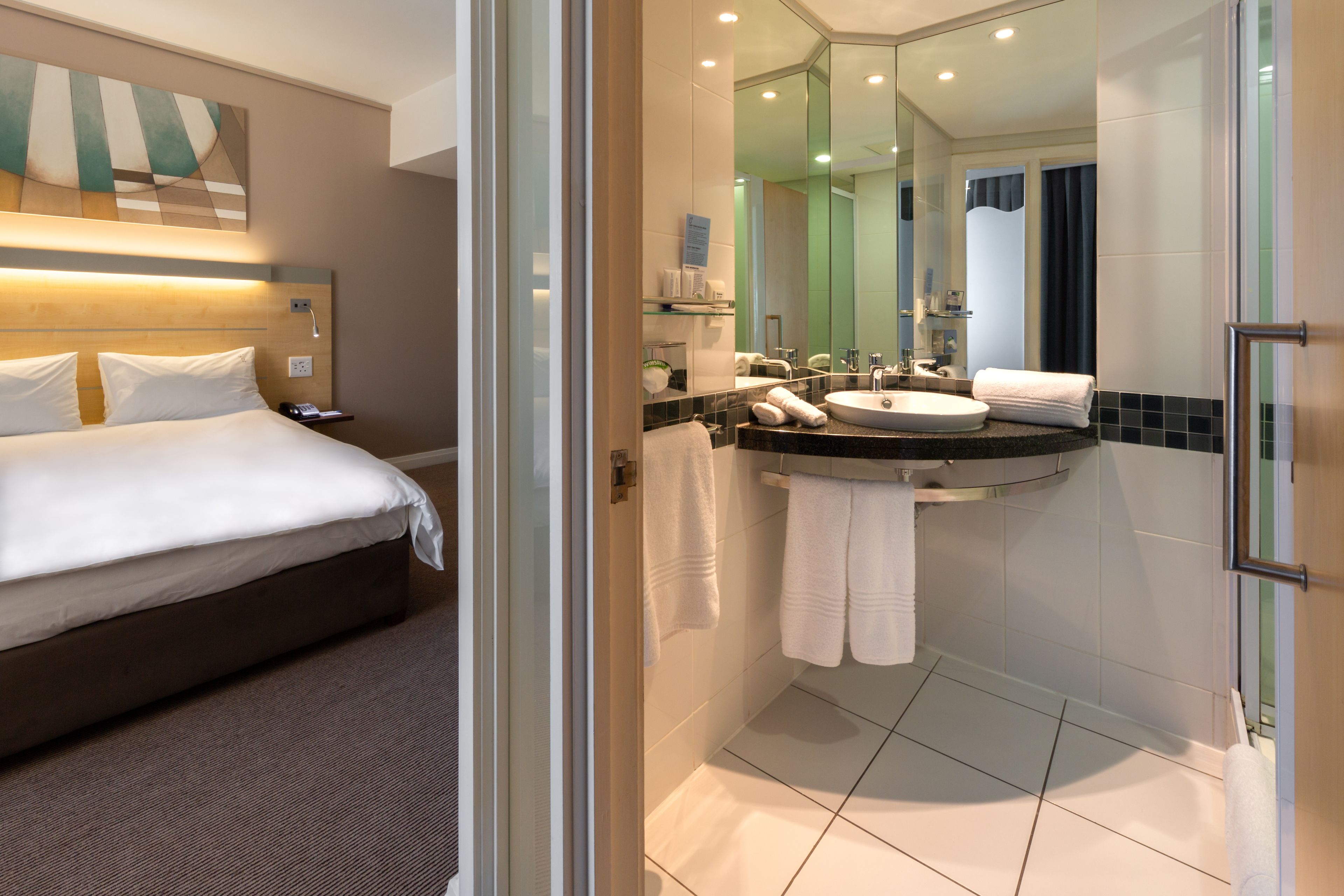 Photo - Holiday Inn Express Cape Town City Centre by IHG