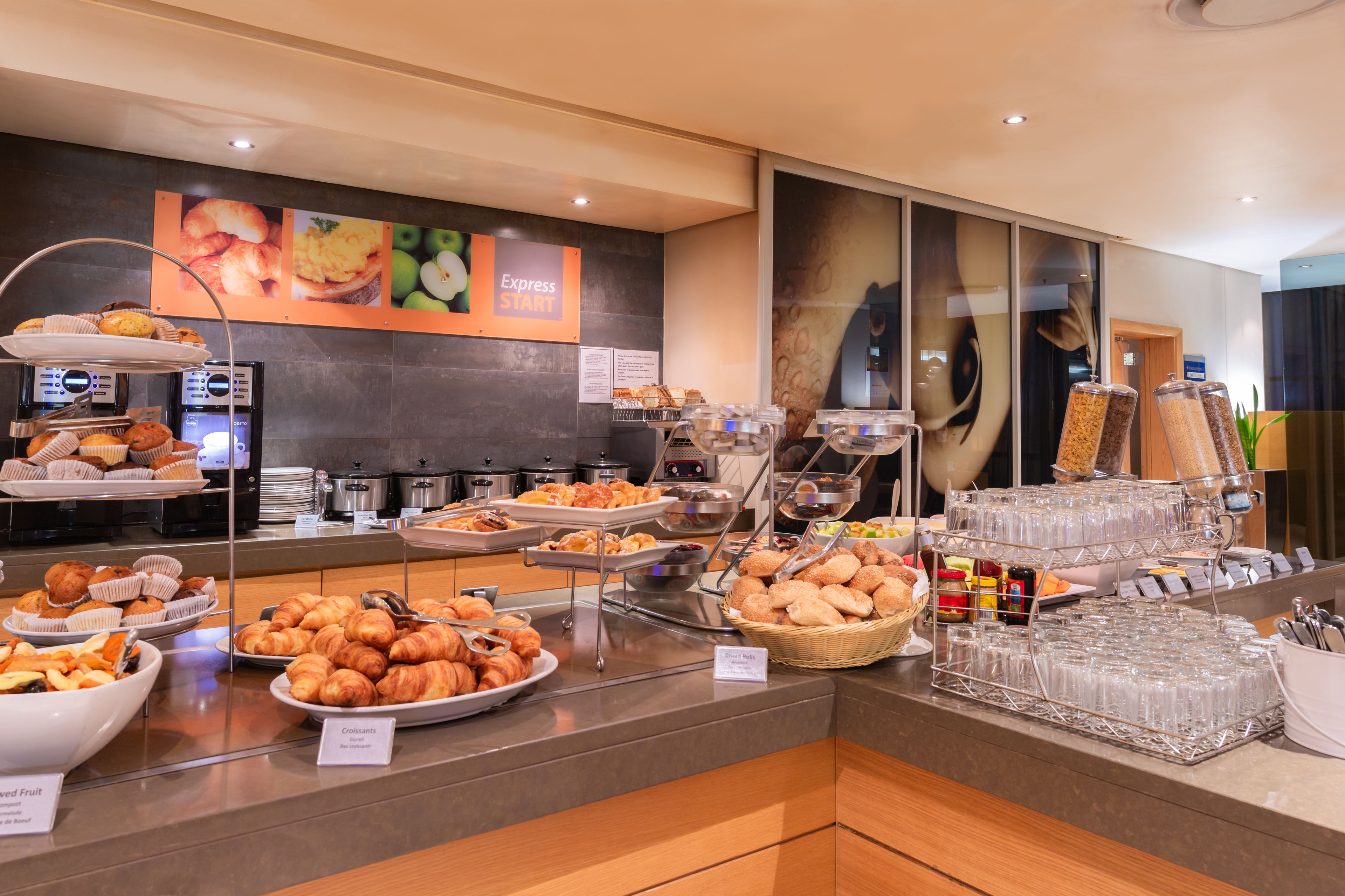 Photo - Holiday Inn Express Cape Town City Centre by IHG