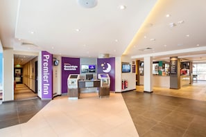 Reception - Premier Inn Banbury - M40 J11 (Banbury)