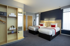 In-room safe, desk, blackout curtains, soundproofing - Holiday Inn Express Cheltenham by IHG (Cheltenham)